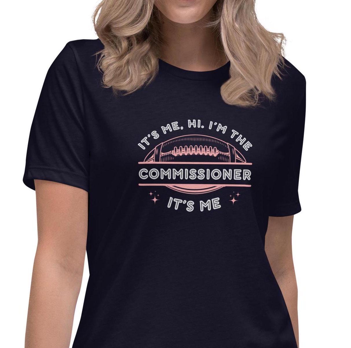 Funny Its Me, hi. I am the Commissioner. Its Me. T. Swift Fantasy Football Women's Relaxed Fit T-Shirt